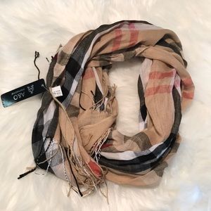 NWT❤️Plaid Scarf❤️